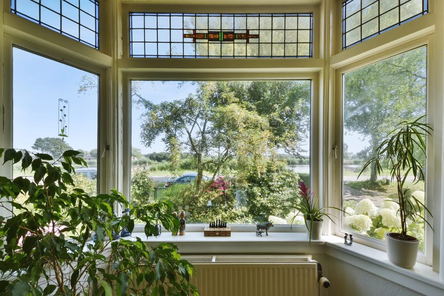 Picture window
