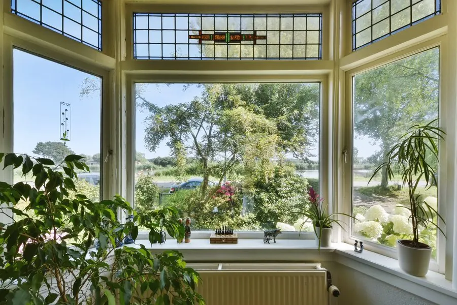 Picture window